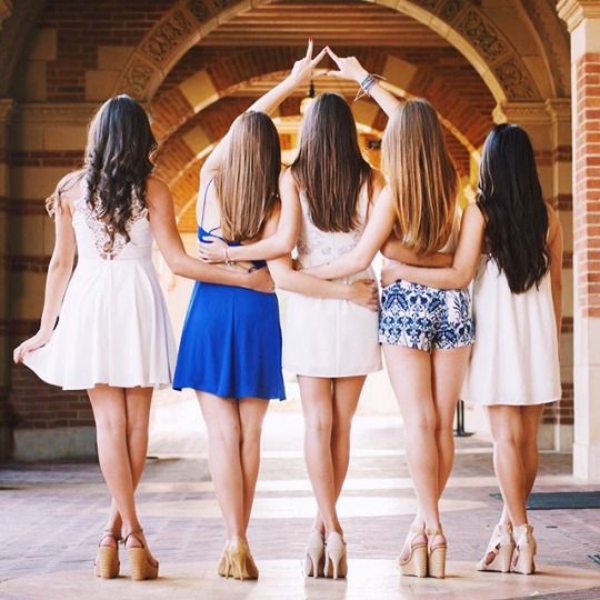 Fun Graduation Photo Ideas for Friends